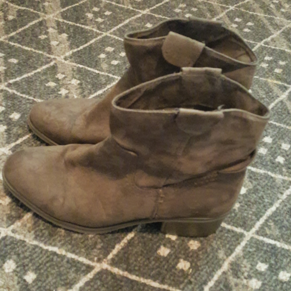 Boots - Picture 2 of 3